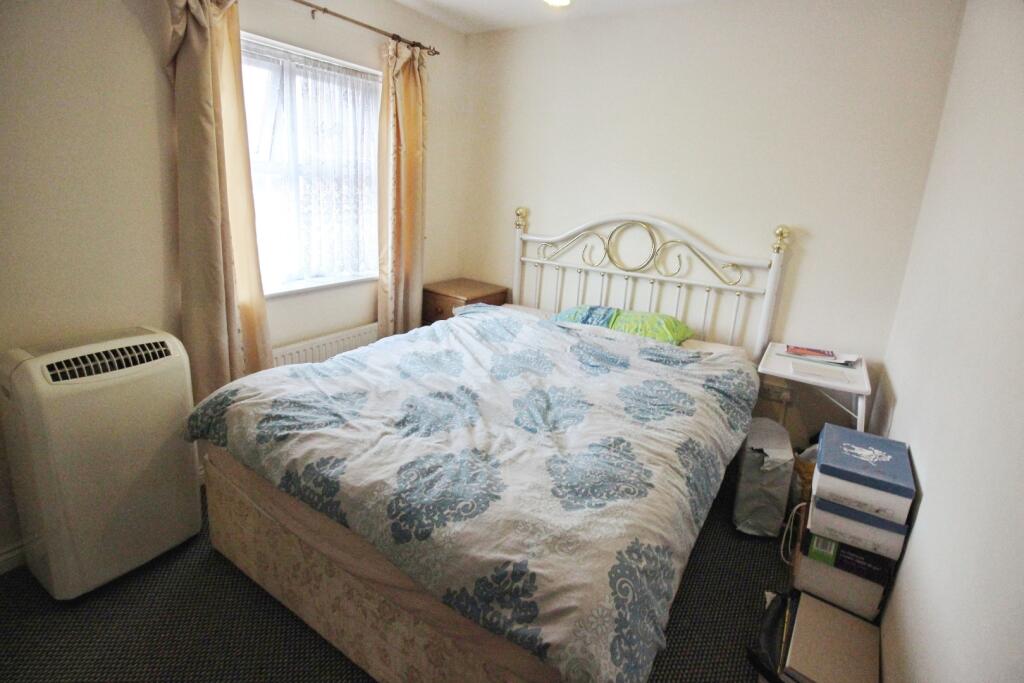pbox-bedroom-341820.JPG