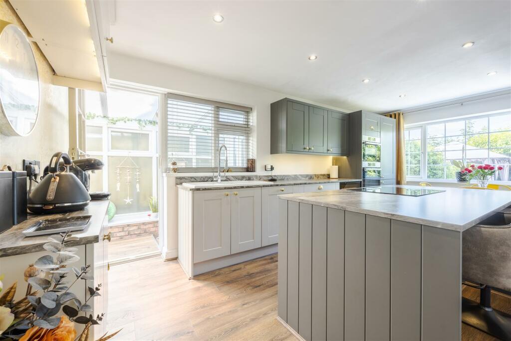 Open plan kitchen diner