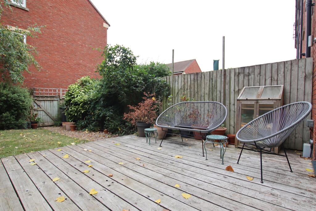 Rear Garden (2).JPG