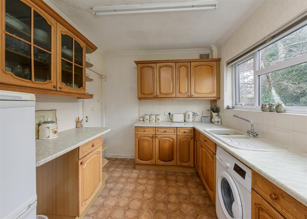 1 Lane Green Road-kitchen2 JAN25.jpg