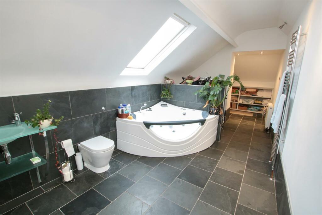 HOUSE BATHROOM