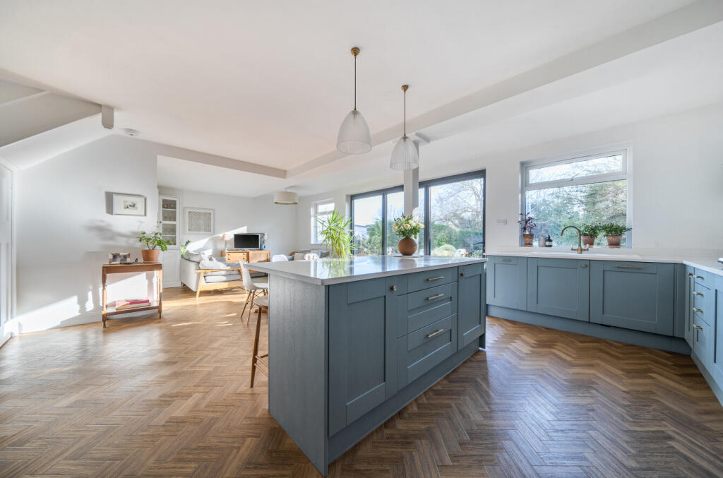 1383002-7-6920a4e...