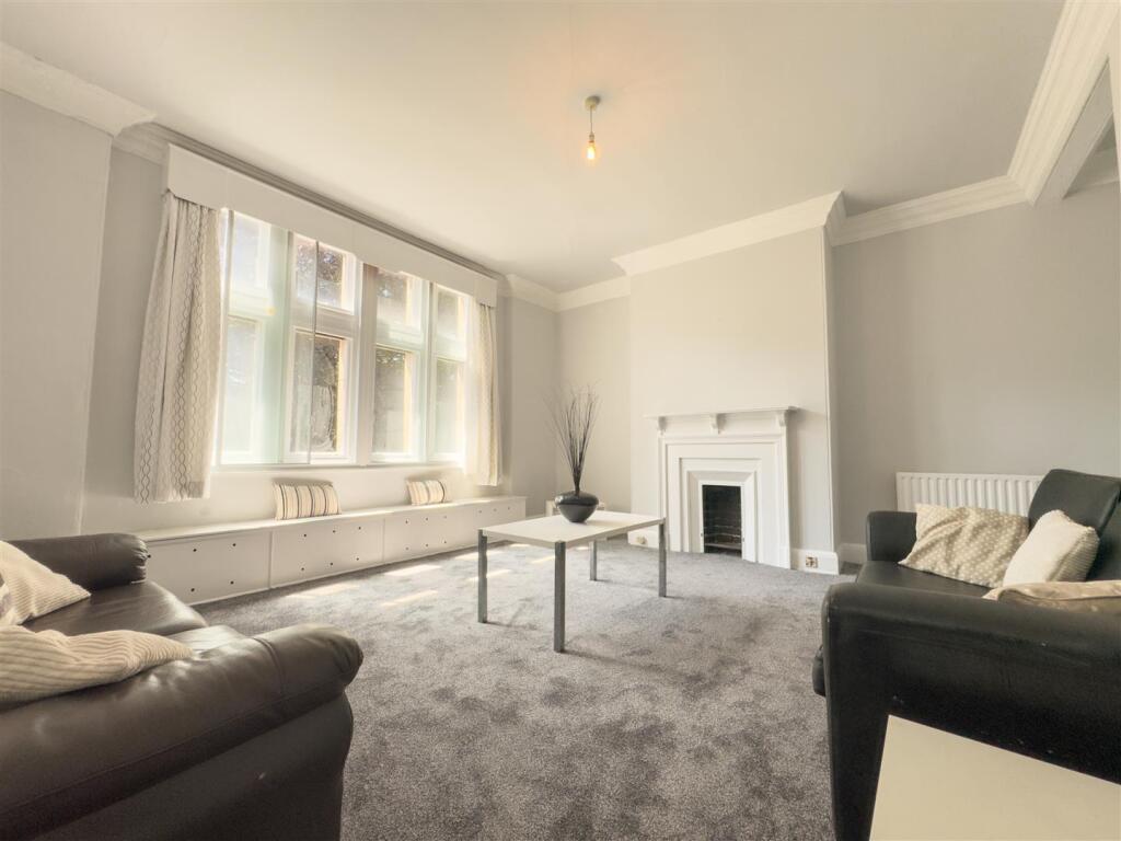 LIVING ROOM.jpg