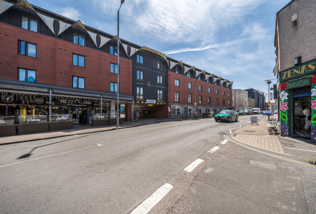 1320634-4-6868fe1...