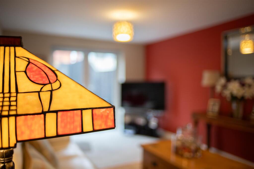 Picca Close lifestyle-3.jpg