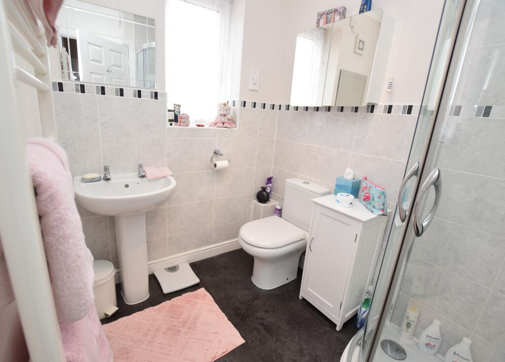 en-suite shower room