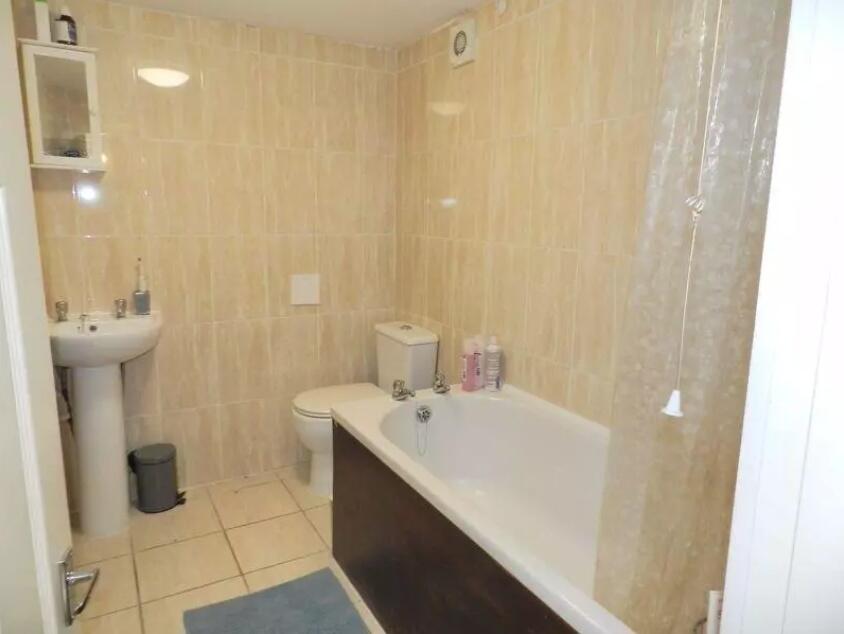 A bright and tidy bathroom featuring a full-siz...