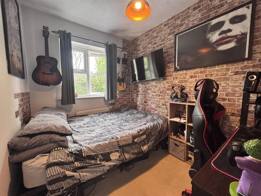 Primrose bedroom 2.jpg
