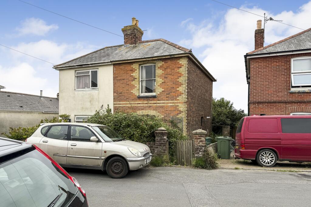 69 Bettesworth Road, Ryde, Isle Of Wight PO33 3EN