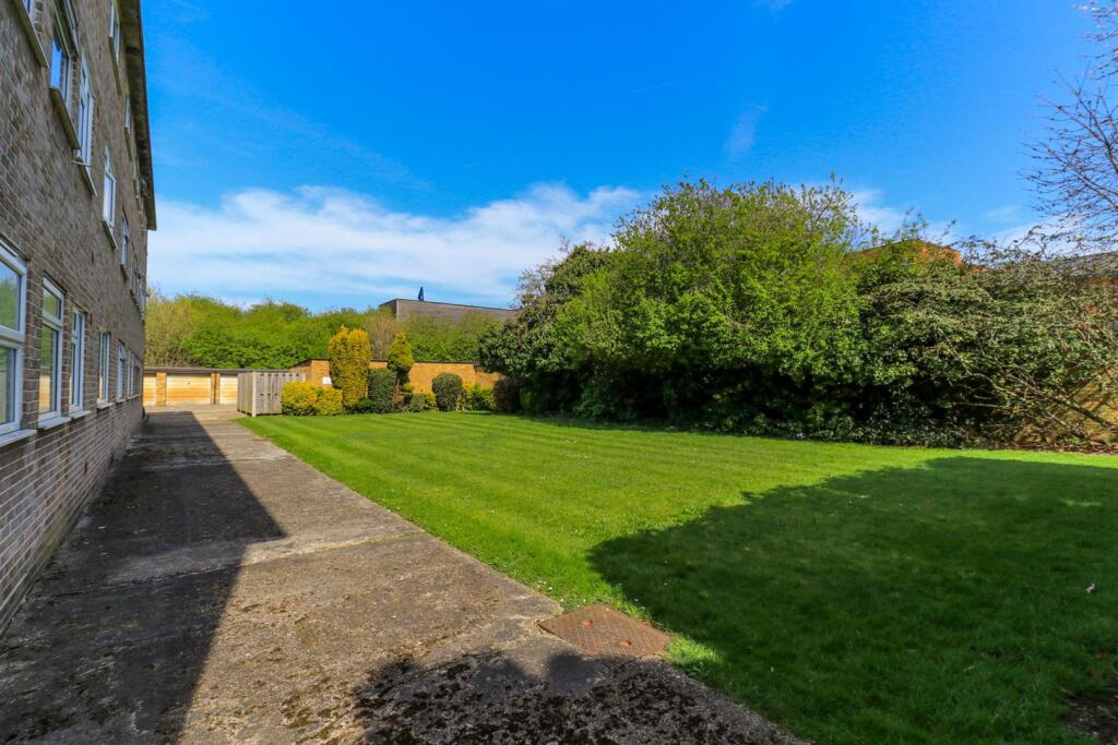 56 Bridle Close-8.jpg