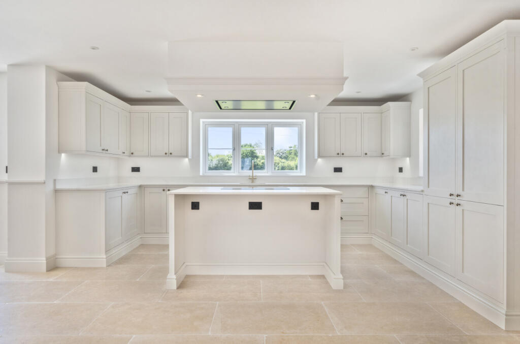 1320956-17-686ea0...