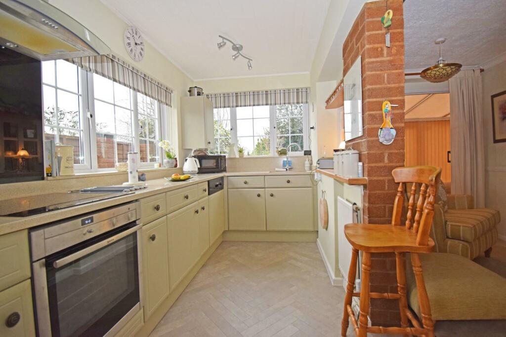 1 Barnsley Road, kitchen.jpg
