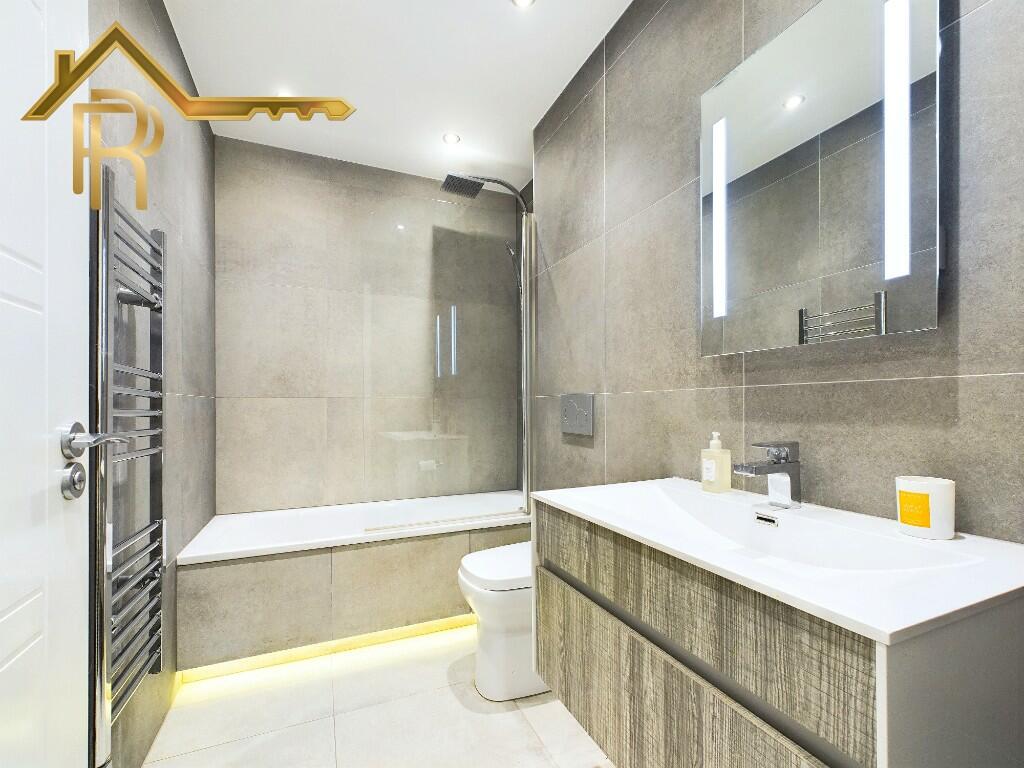 MAIN BATHROOM