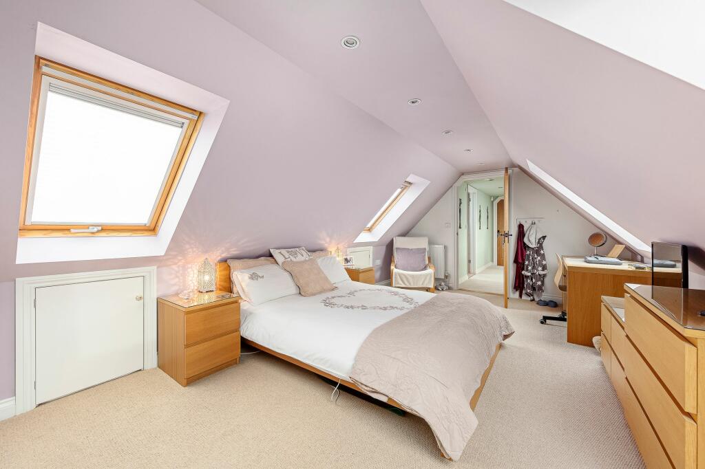 BEDROOM 4