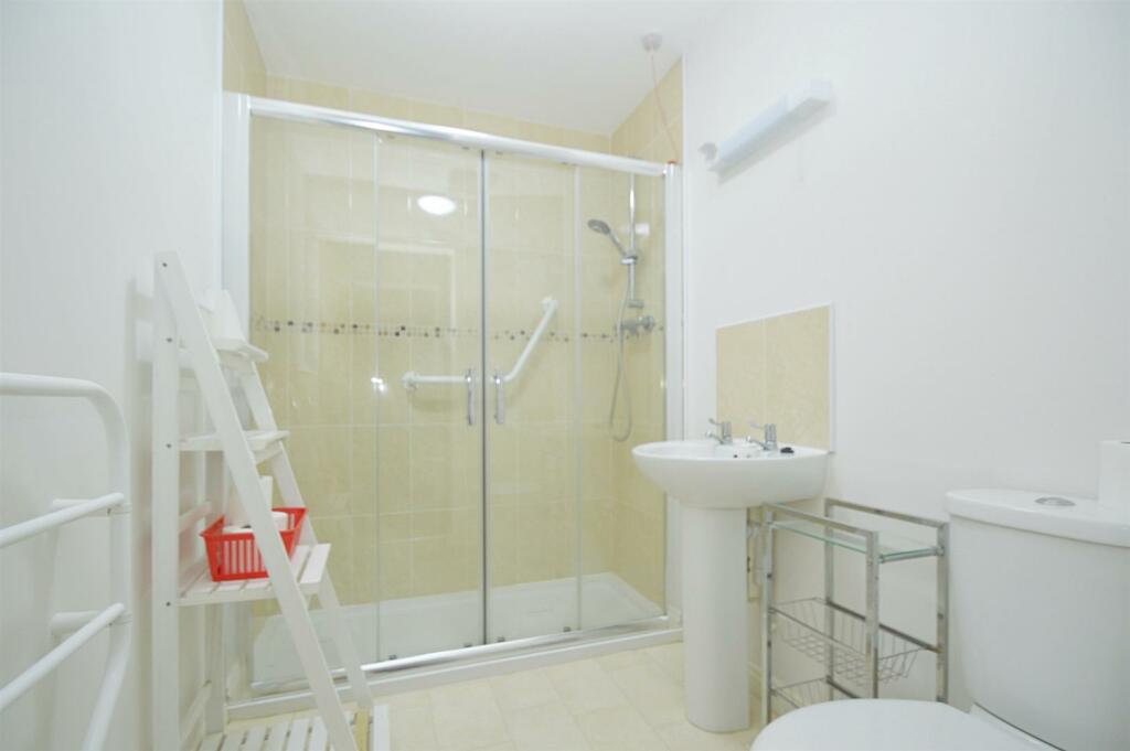resizedShowerRoom.jpg