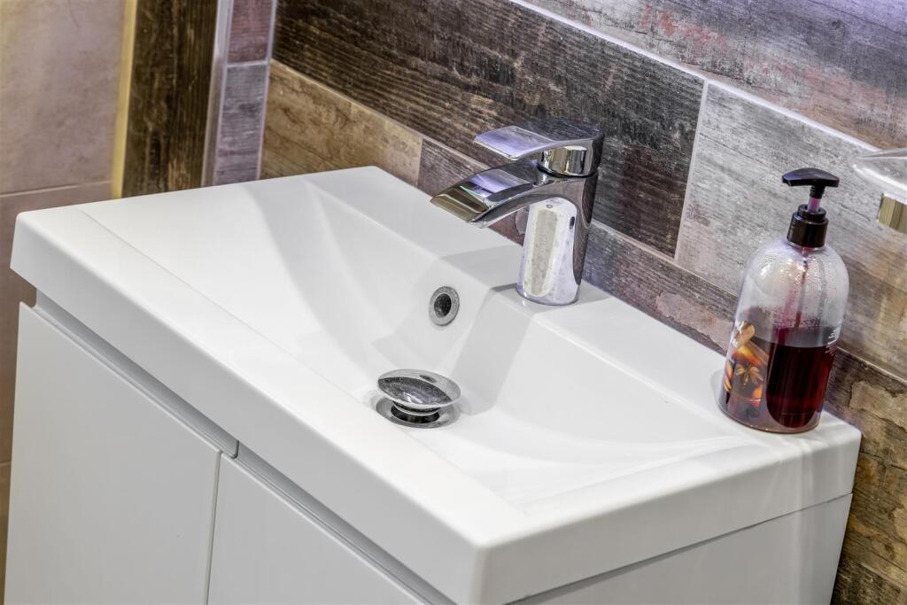 Wisteria (Friskney)-16.jpg