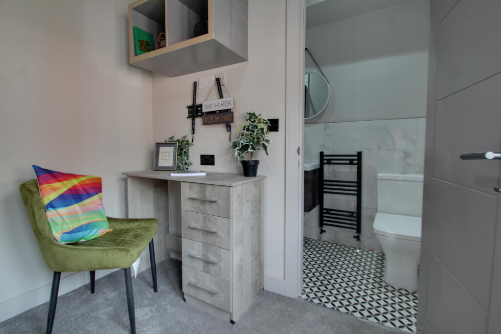 Bedroom 4 Ensuite