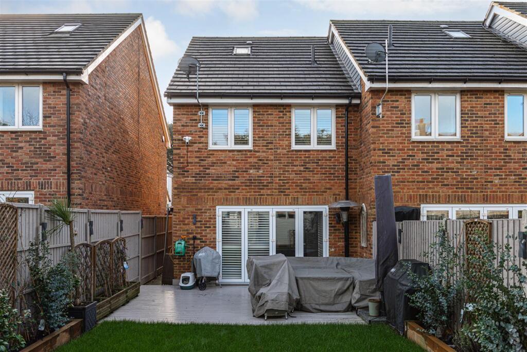 4 Tulyar Mews, Nork Gardens, Banstead (23).jpg