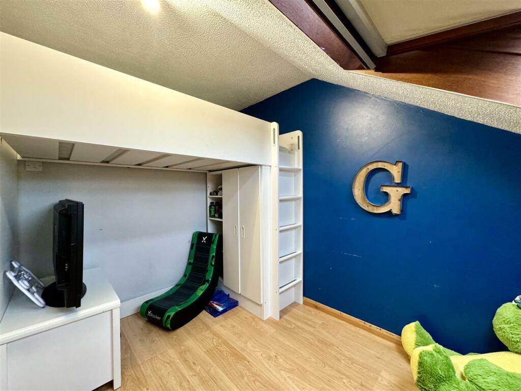BEDROOM 4