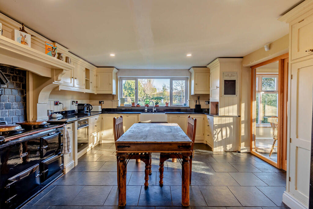 8638610-interior0...