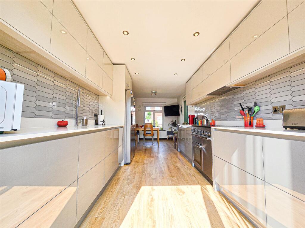 Kitchen &amp; Family Room