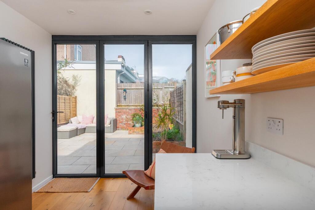 7H7AVP - Kitchen A.jpg