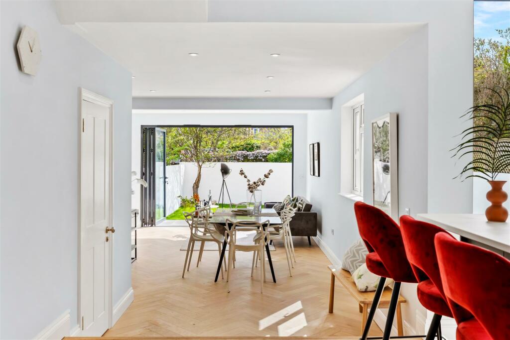 10 Pembroke Crescent Renovation Full Res-37.jpg