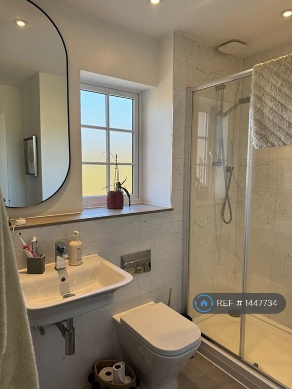 Master Bedroom En-Suite 