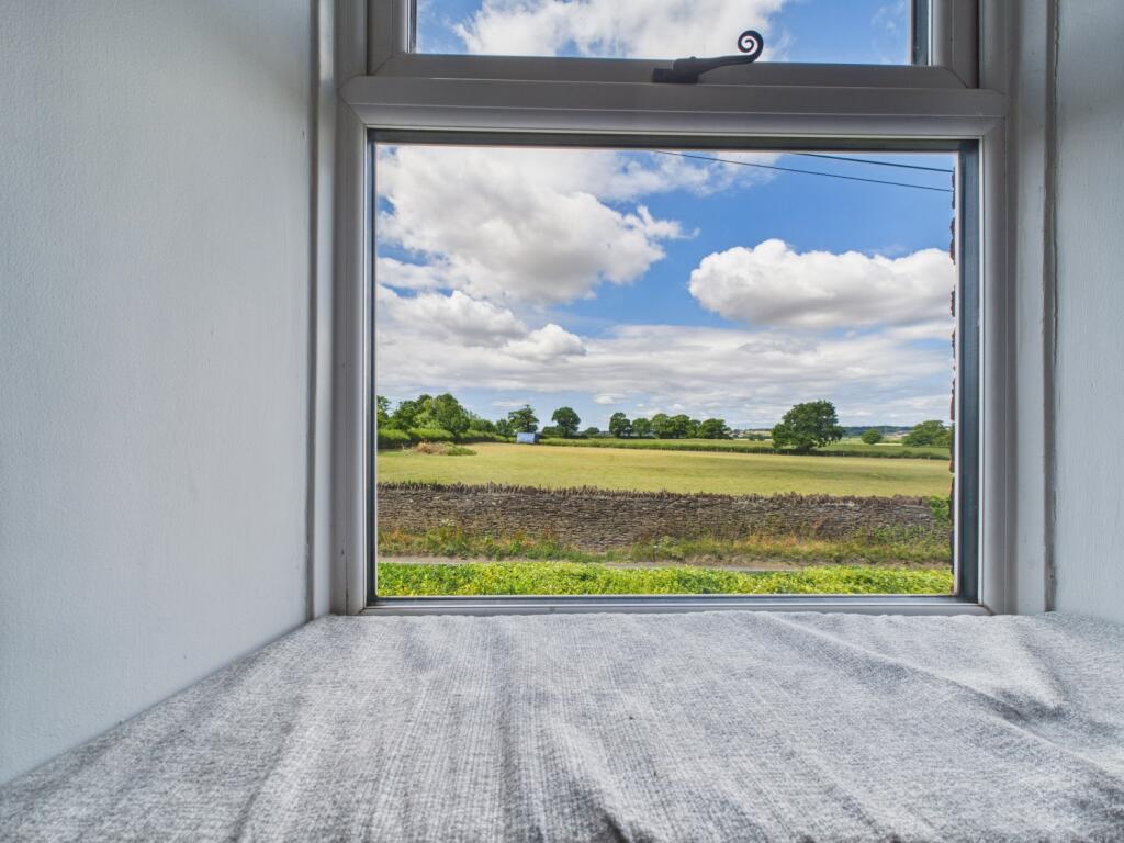 CAM02023G0-PR0150-STILL008