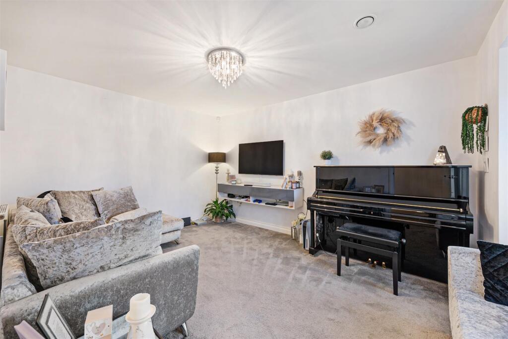 Sitting Room (2).jpg