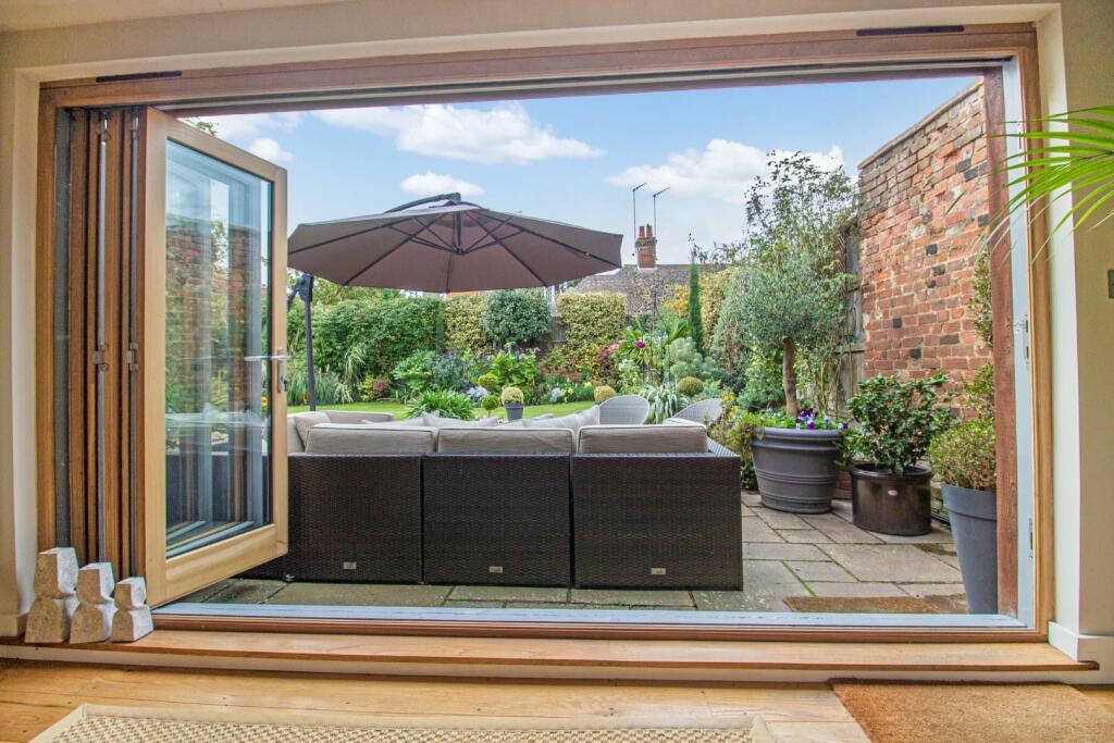 48 College Street [View through bi-fold doors] 01.