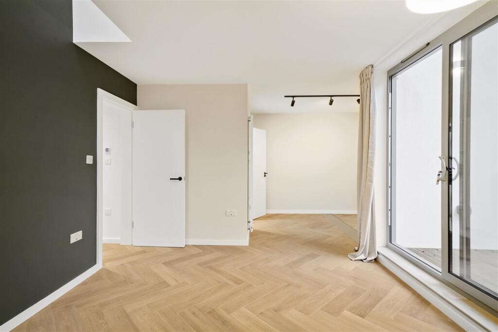 1 Acorn Close - 8oaF17DYi8evy2C86gQA.jpg