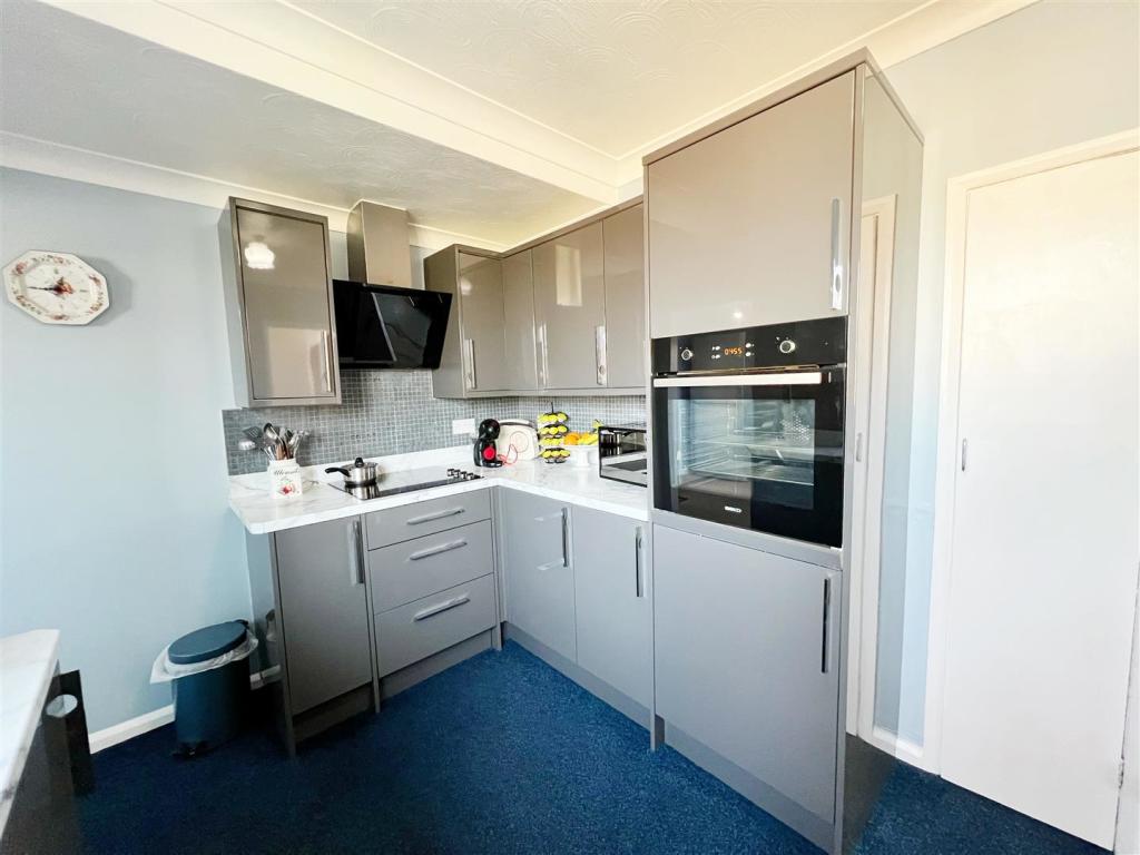 Kitchen 4.jpg