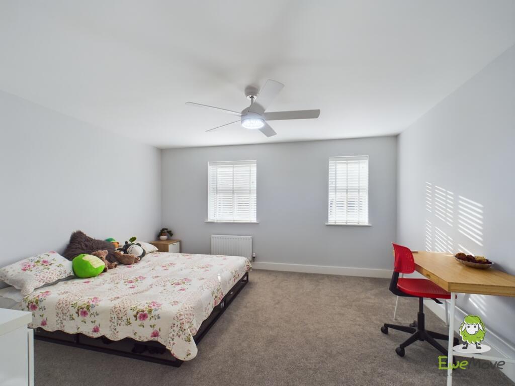 CAM03778G0-PR0156-STILL042