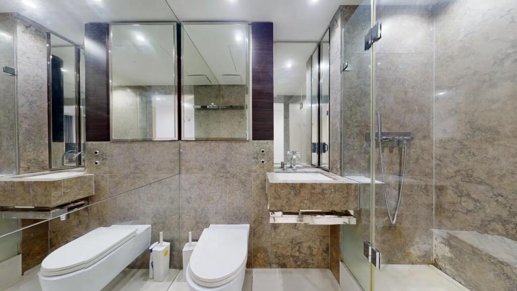 A modern and stylish bathroom suite featuring s...