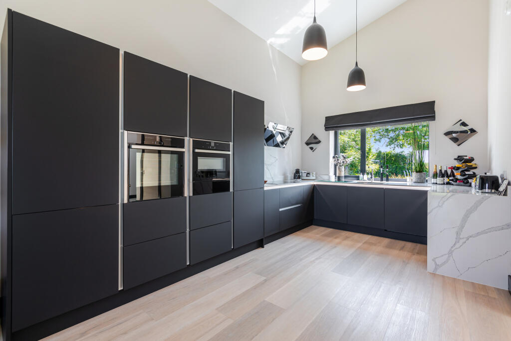 A19 - Brixton, Reeves House - 250618