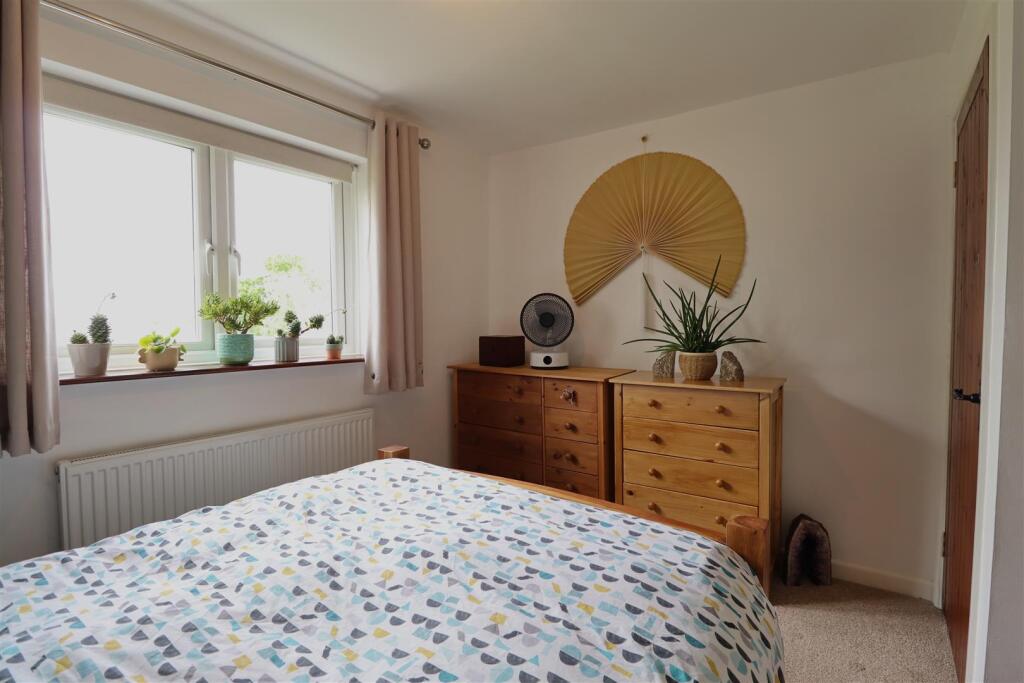 Ivens Close- Main bedroom.JPG
