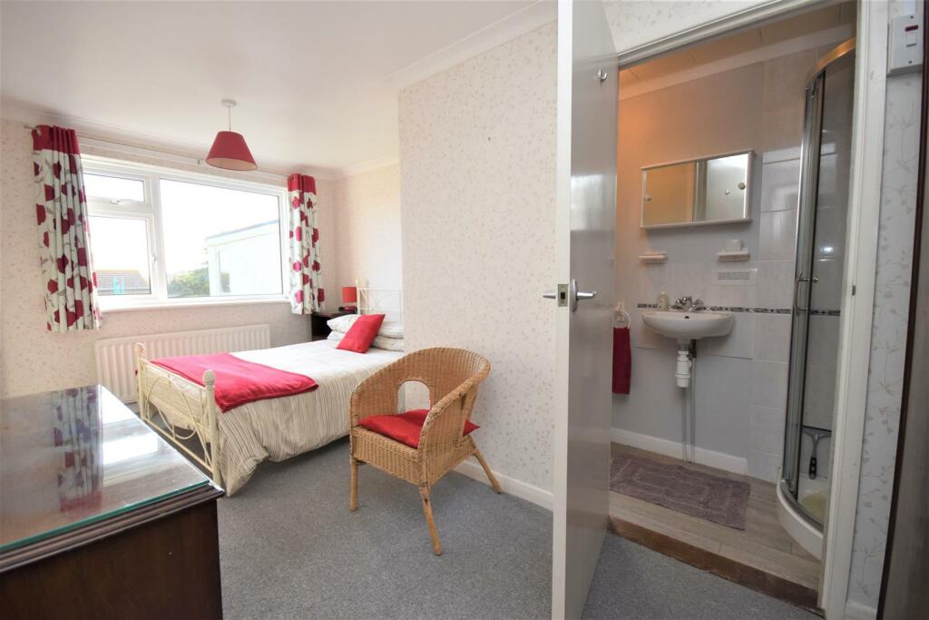Bedroom 1 plus Ensuite.JPG