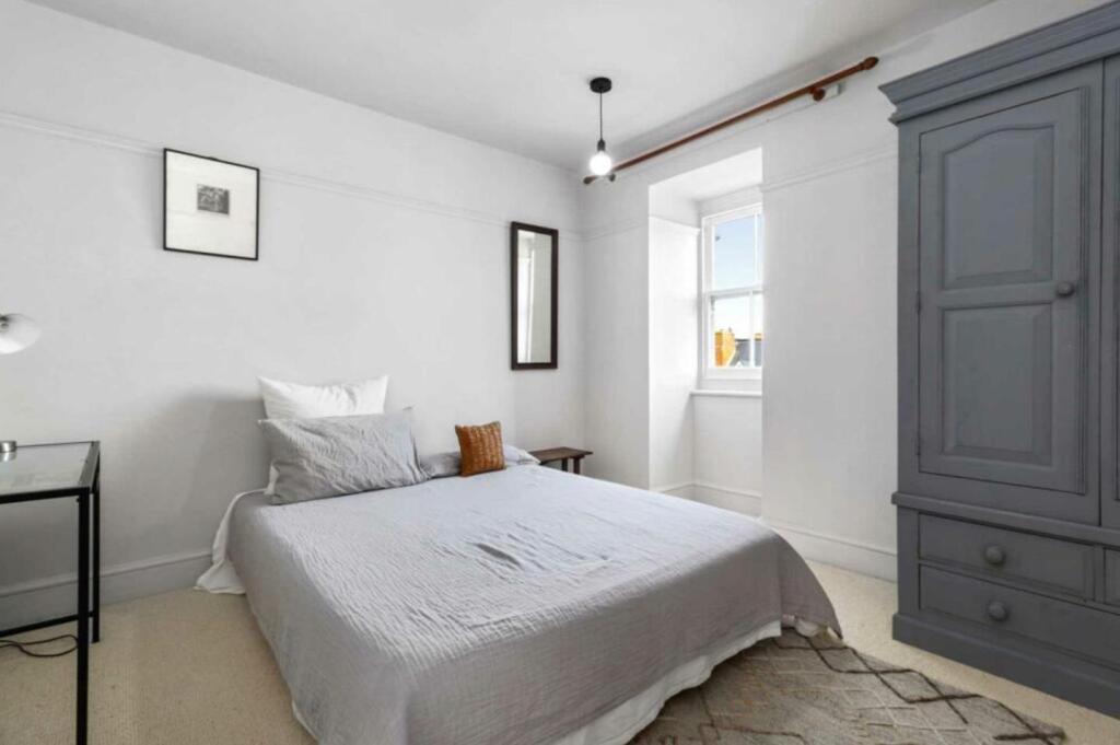 Bedroom 2.JPG