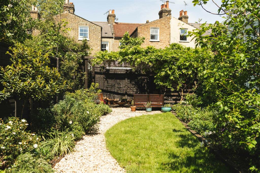 6a Median Road-2.jpg