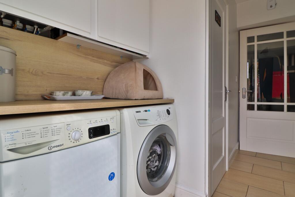 garden access and Wc