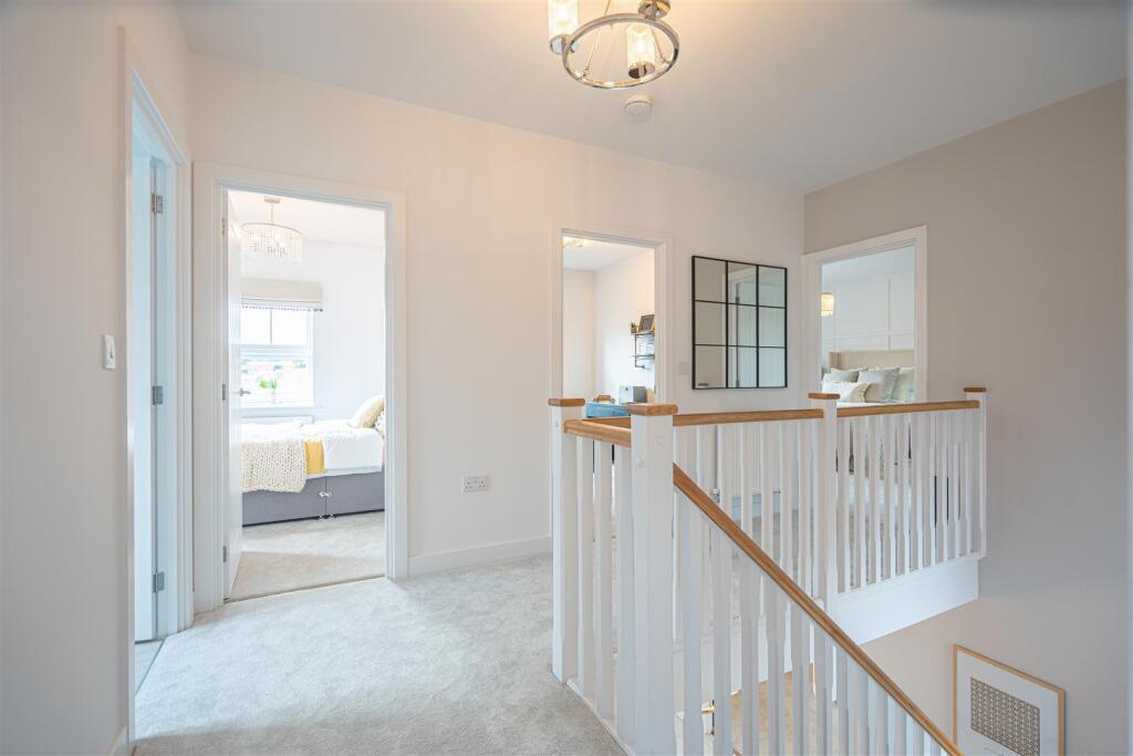FIRST FLOOR LANDING