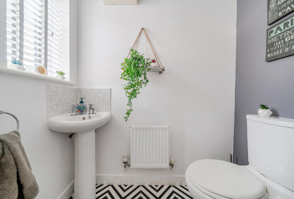 1380910-7-6926fbb...