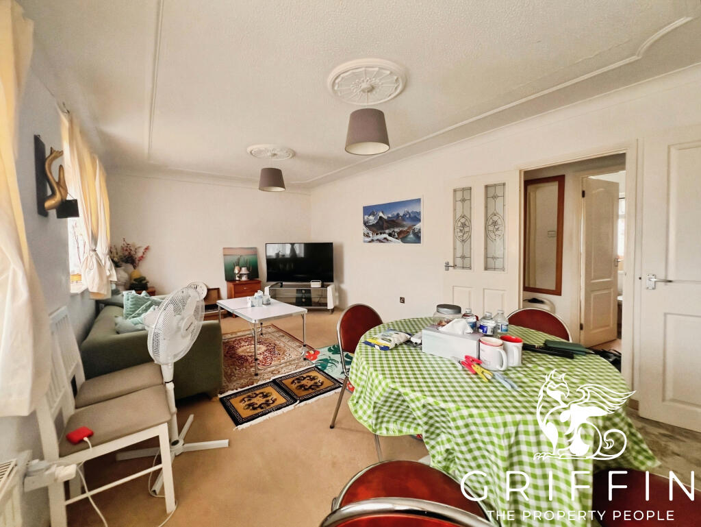 8c56057eliving20room1