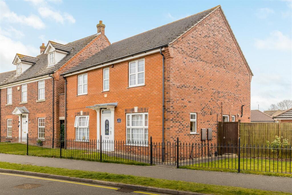 28 Ashton Hall Drive (Wyberton)-1.jpg