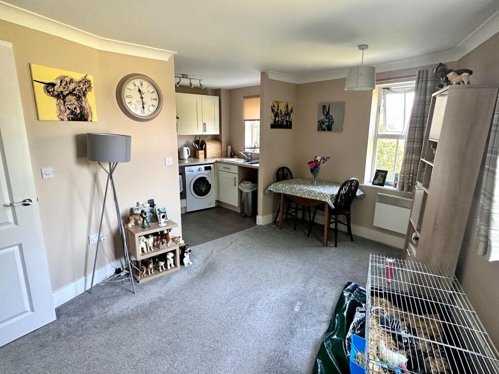 Kitchen/ Dining Area