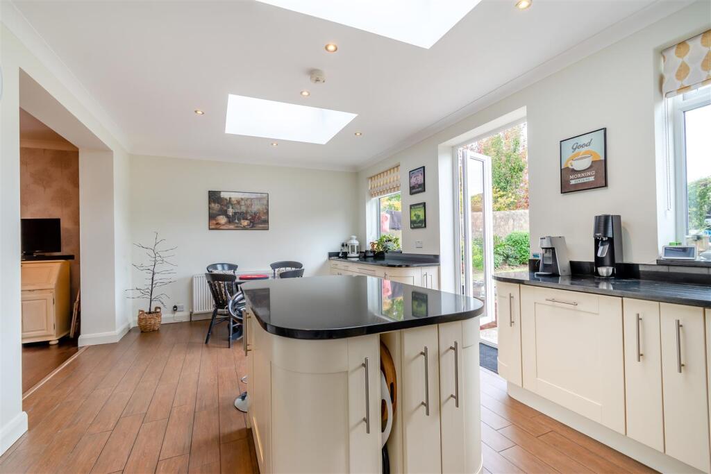 8664282-interior12.jpg