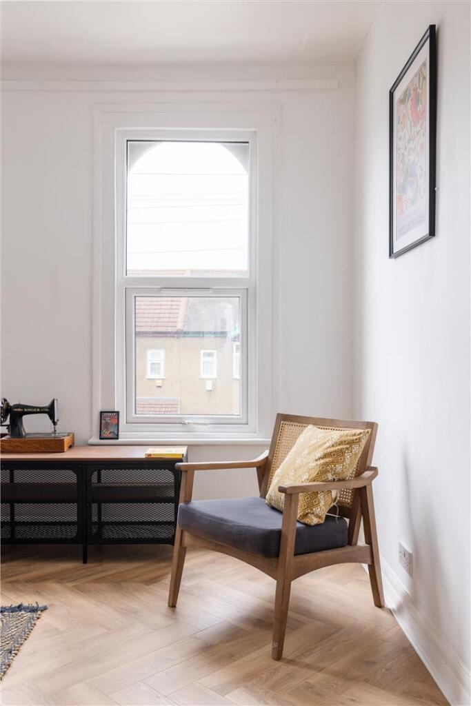 Latimer Road E7
