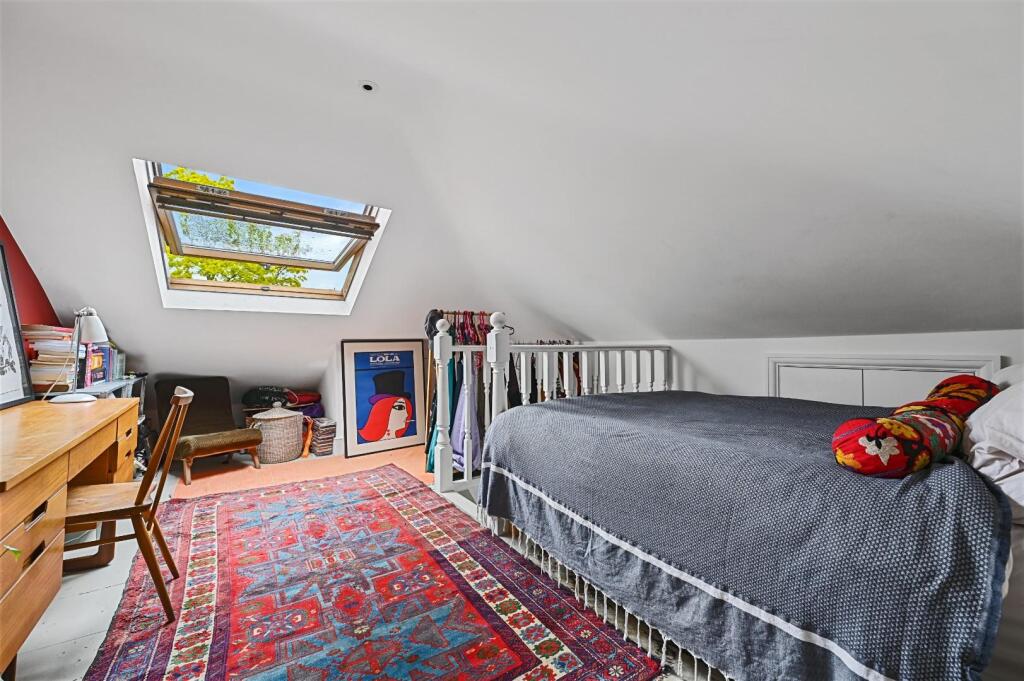 Goldhawk Road - BedroomH3 (1).JPG