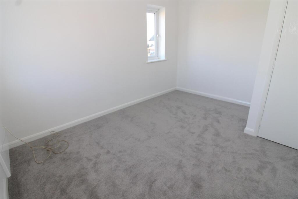 Bedroom..JPG